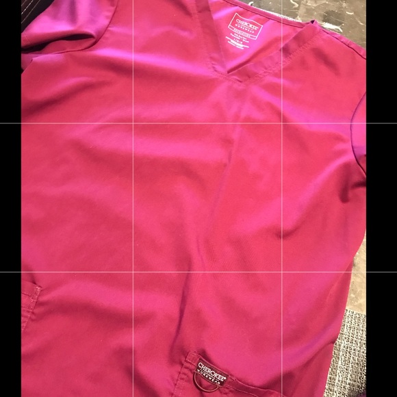 Wine scrub 😊 top with pockets - Picture 1 of 3